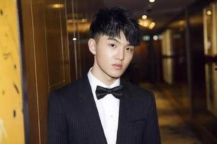 演员郑伟在读大学,从大学生到璀璨明星的蜕变之路